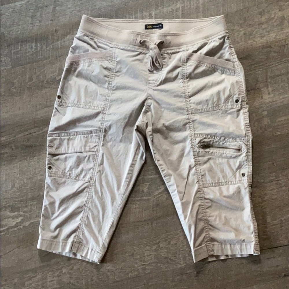 Lee Relaxed Fit Tan Capris 12 Petite Cargo Pockets